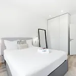 Flat, Metro & Sea 아파트 *