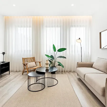 Flat, Metro & Sea Apartment *