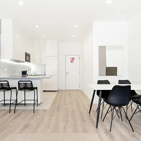 Flat, Metro & Sea Apartment